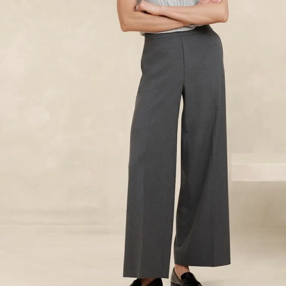 Ann Taylor wide leg cropped pants Women's Gray size 6